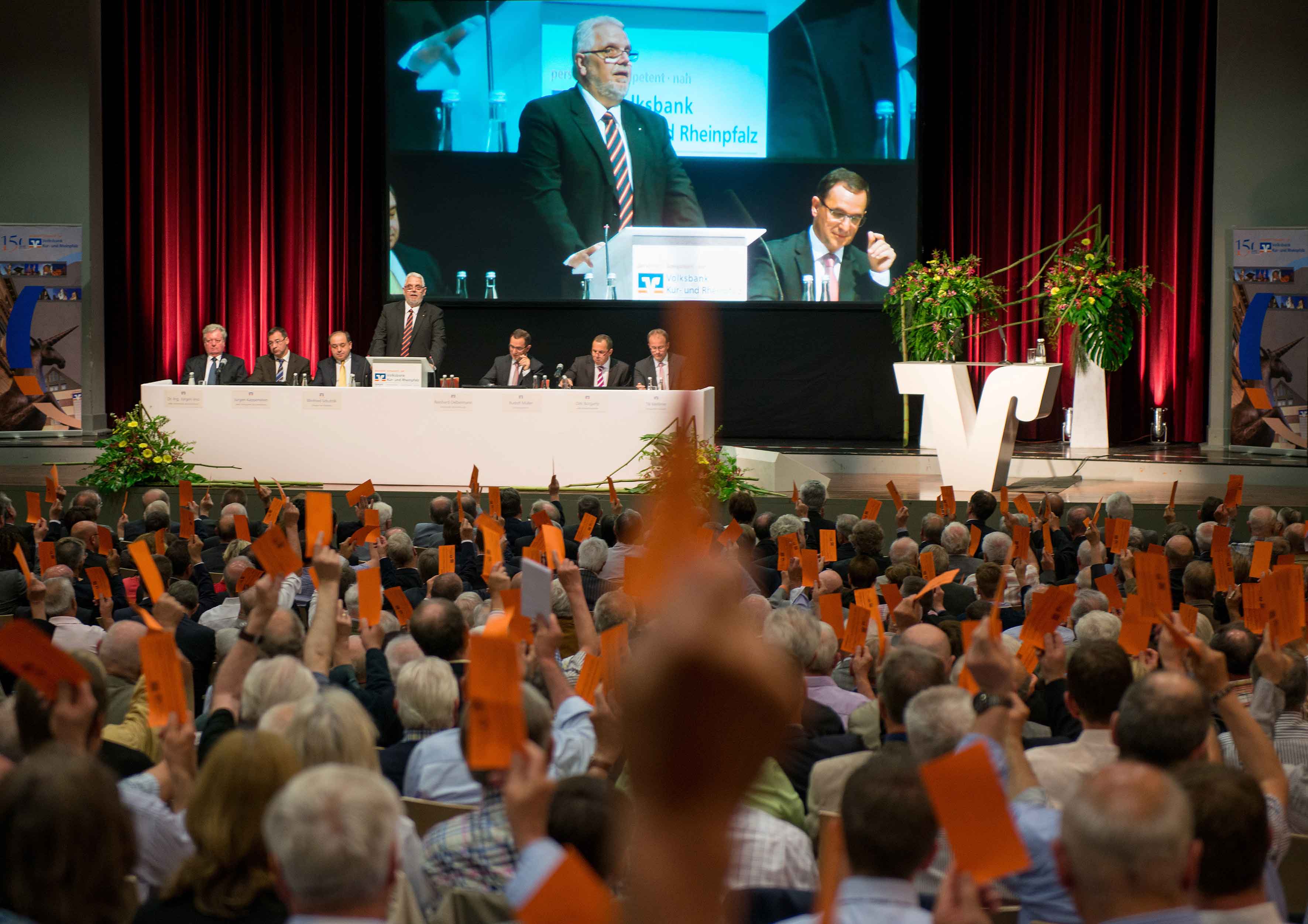Pressefoto Volksbank Kur- und Rheinpfalz blickt bei Vertreterversammlung in der Speyerer Stadthalle auf ein gutes Geschäftsjahr 2014 zurück
